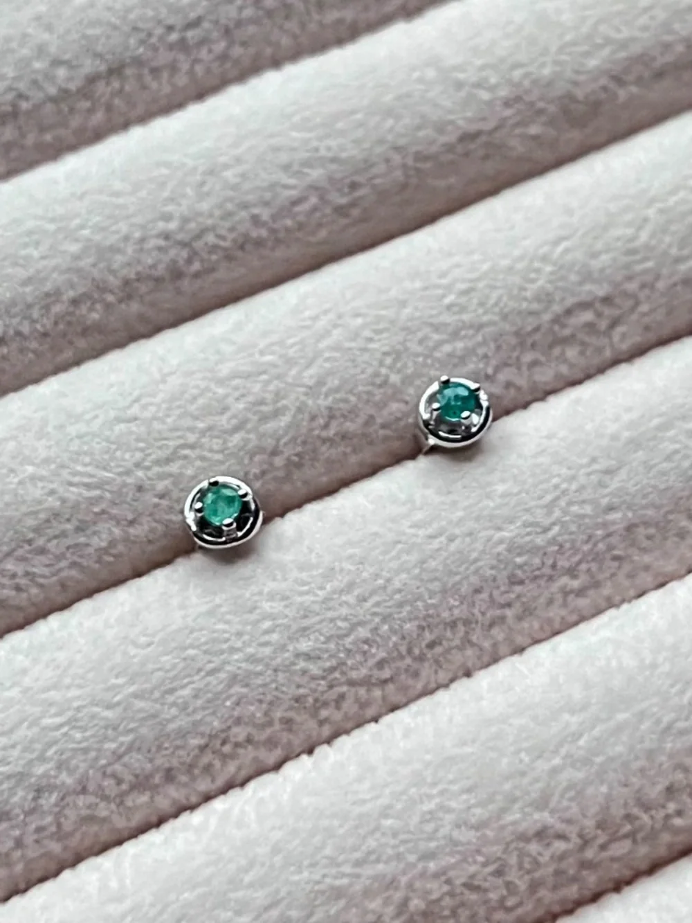 925 Sterling Silver natural emerald